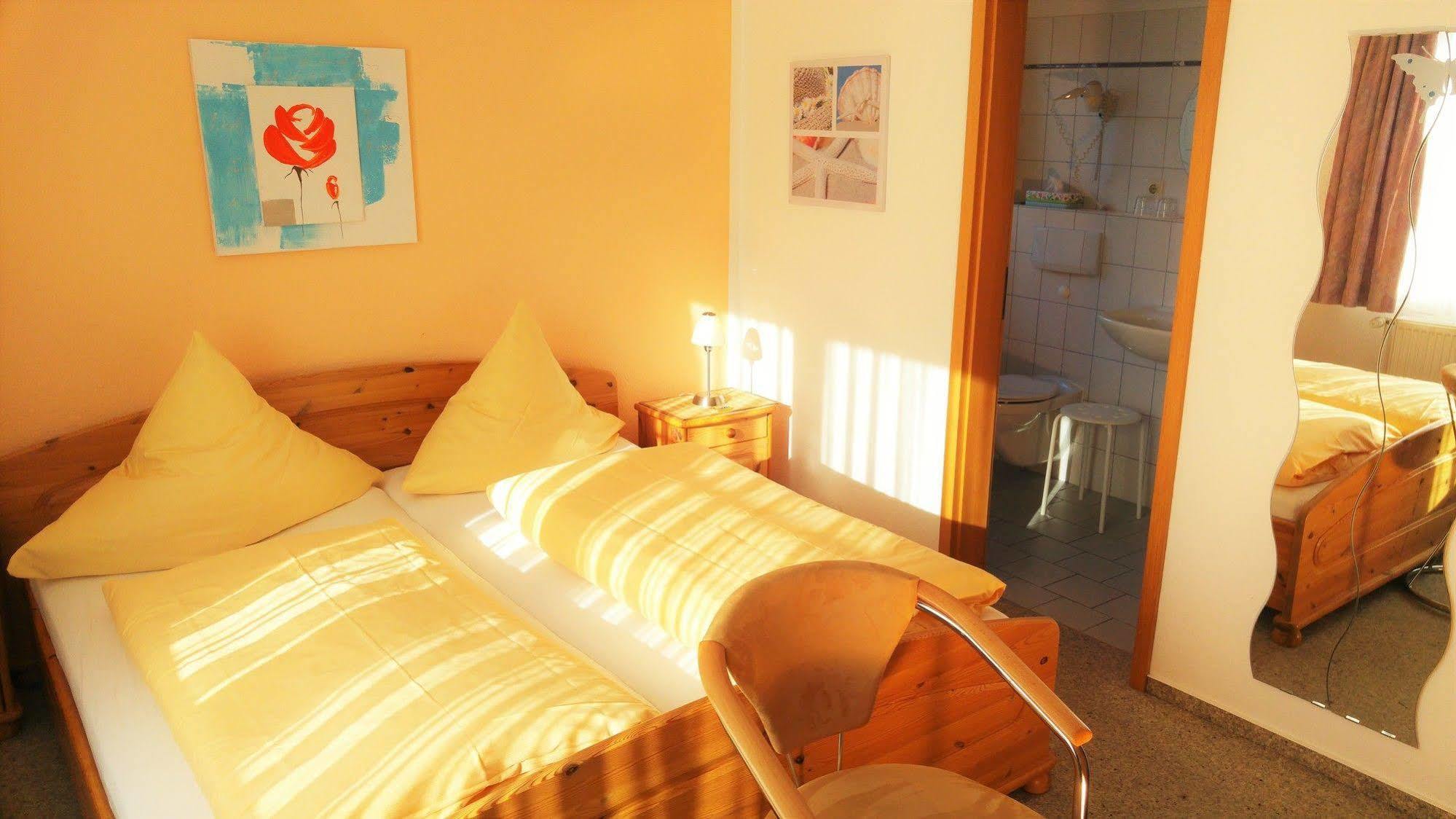 Naturwert Hotel Garni Ursula Krummhörn Esterno foto
